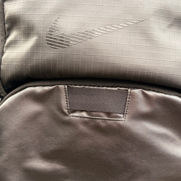 Nike Black Men's Backpack - Picture 2 of 8